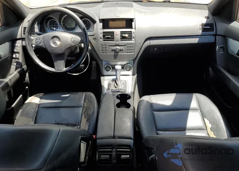 2011 Mercedes-Benz C 300 z USA, uszkodzony, nr VIN WDDGF5EB3BR181362